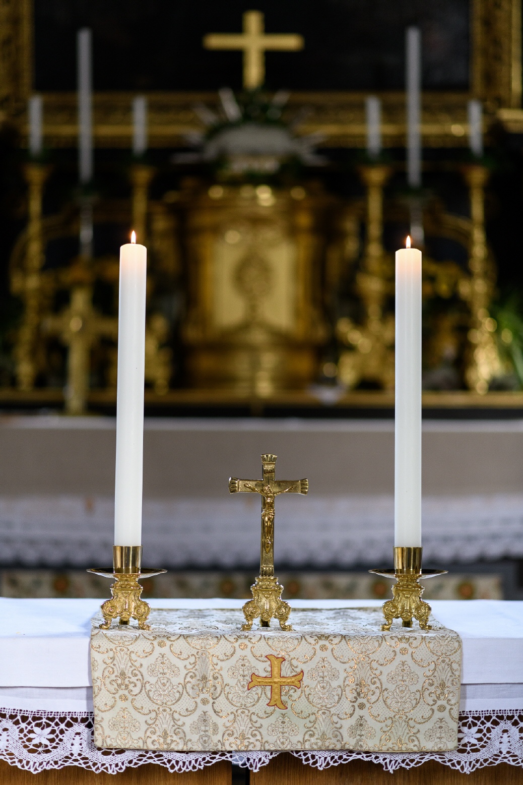 Altarleuchter und Altarkreuz in Kirchenqualität